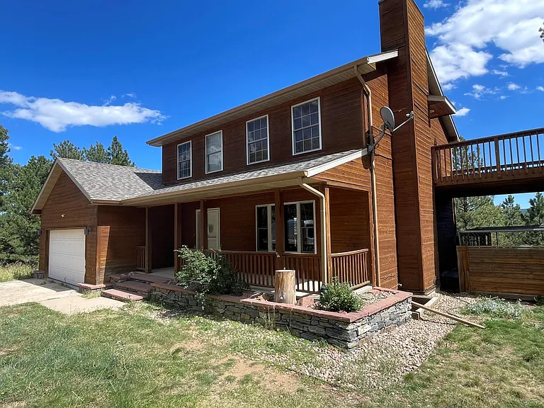 687 Crescent Lake Rd — Photo 3