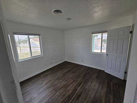 4th image of 503 S Avenue G