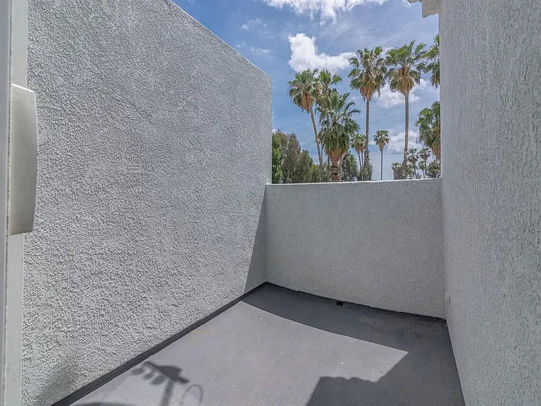Warner Center Townhomes — Photo 21