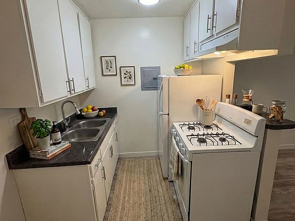 3rd image of 3747 S Sepulveda Blvd APT 1