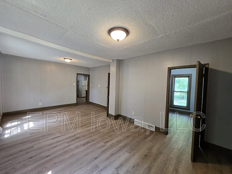 519 Adams St — Photo 3