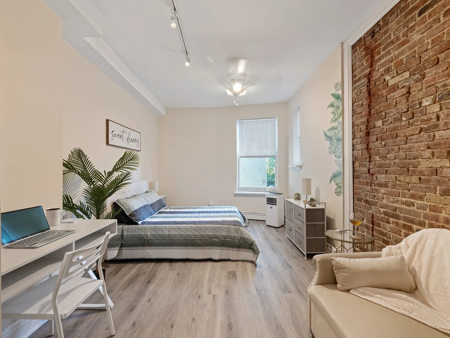 1 bed, 800 sqft, $3,000 — Photo 2