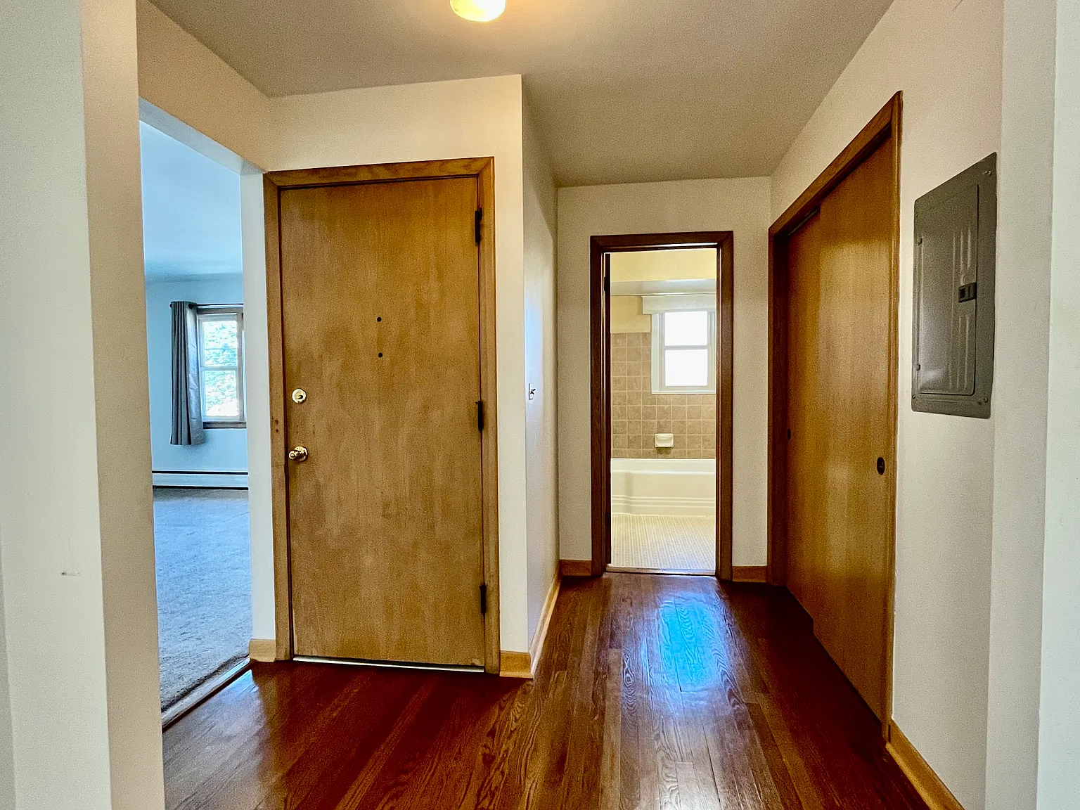 1 bed, 725 sqft, $1,500 — Photo 3