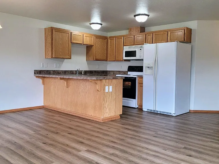 450 Maylea Pl — Photo 6