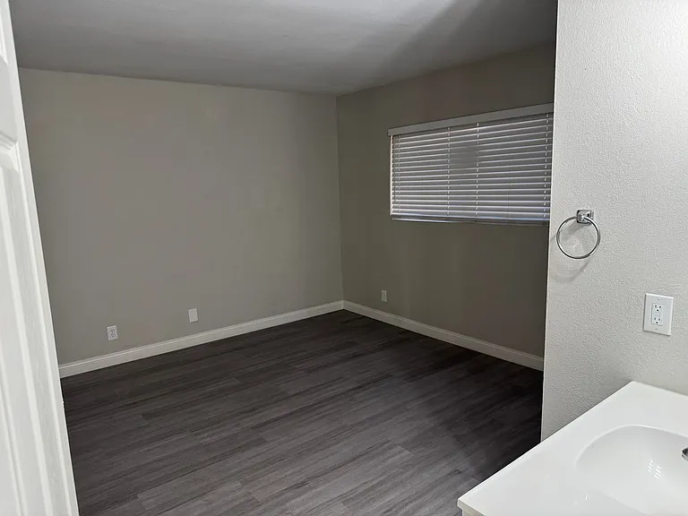 5237 Garden Ln — Photo 11