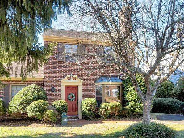 81 Court Pl, Charlottesville, VA 22901