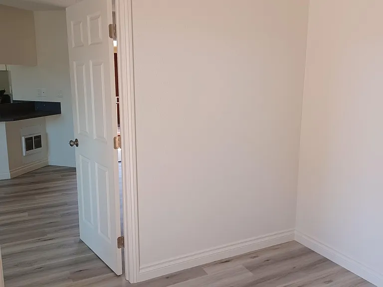 Huntington Garden Apartments — Photo 32