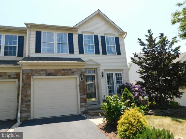 14 Creekside Dr, Pottstown, PA 19464
