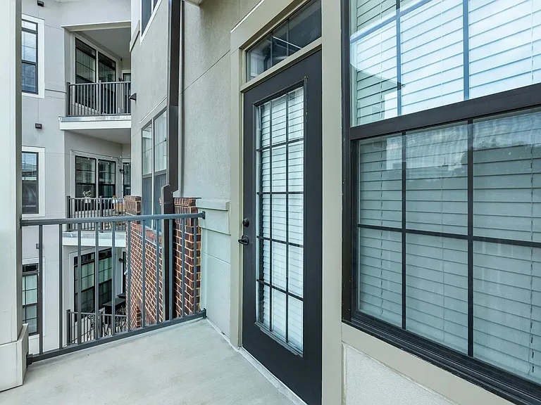 1810 Belcourt — Photo 23