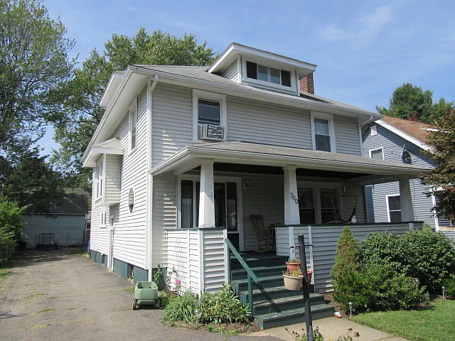 780 Southport St photo 1