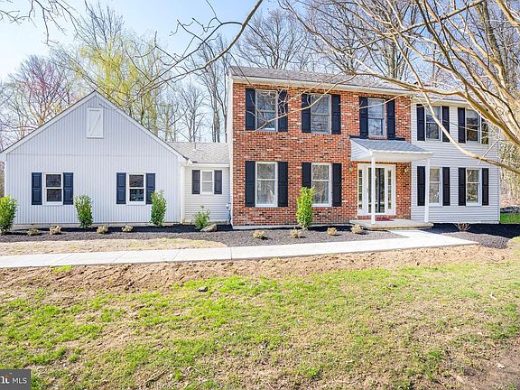2nd image of 1141 Red Oak Dr
