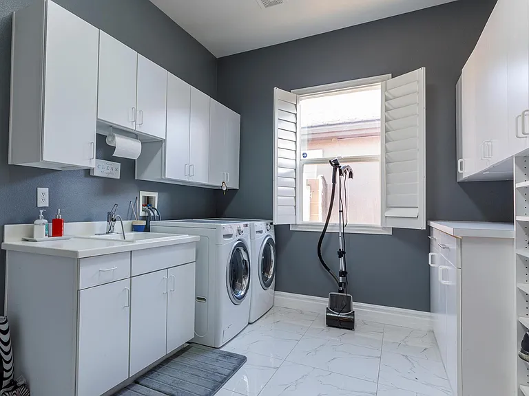 228 Muldowney Ln — Photo 12