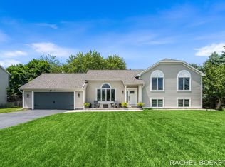 9271 Hessler Dr NE, Rockford, MI 49341