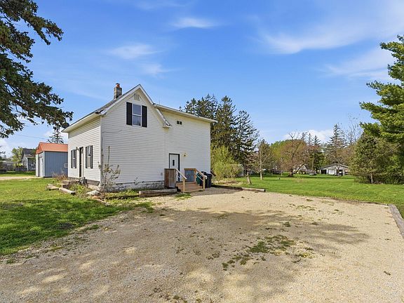 4th image of 132 Gates Ave