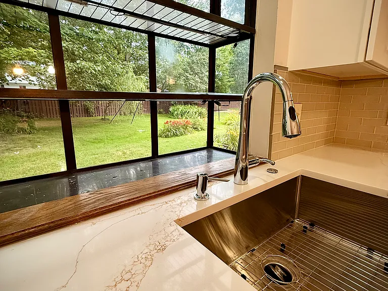 7124 Hollyhock Ln — Photo 6