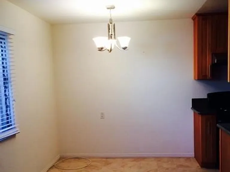 930 E 1st St #16 — Photo 12