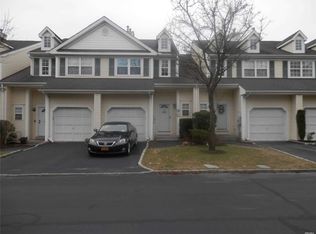 9 Chelsea Dr, Smithtown, NY 11787
