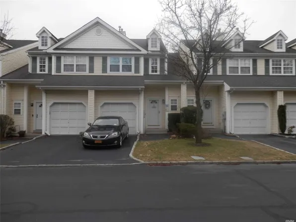 9 Chelsea Dr, Smithtown, NY 11787