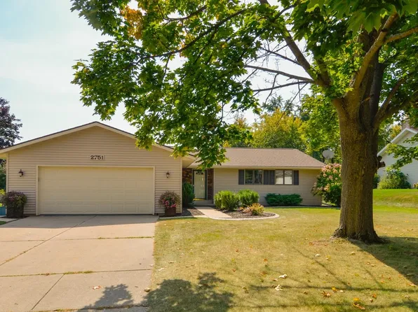 2751 Brookview Dr, Green Bay, WI 54313