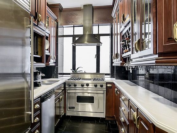3rd image of 25 Central Park W APT 3B