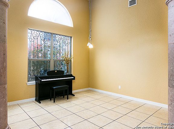 5th image of 2522 Marilyn Kay St