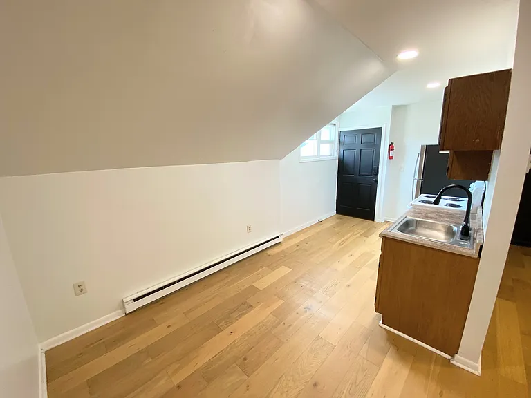146 W High St #5 — Photo 5