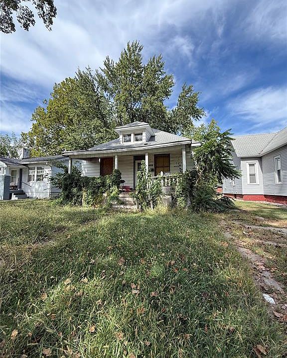 1st image of 1096 W Green St