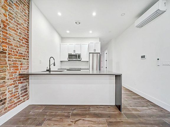 3rd image of 197 Jefferson Ave Floor 4