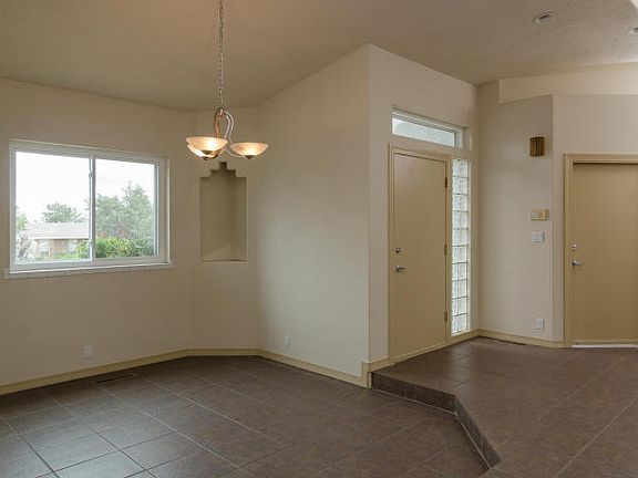 3rd image of 5031 Russell Dr NW