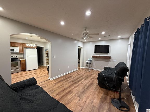 2nd image of 904 W 10th St