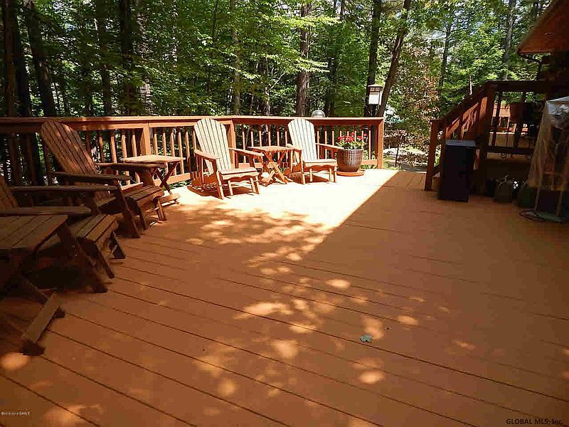 3rd image of 28 Forest Circle Road