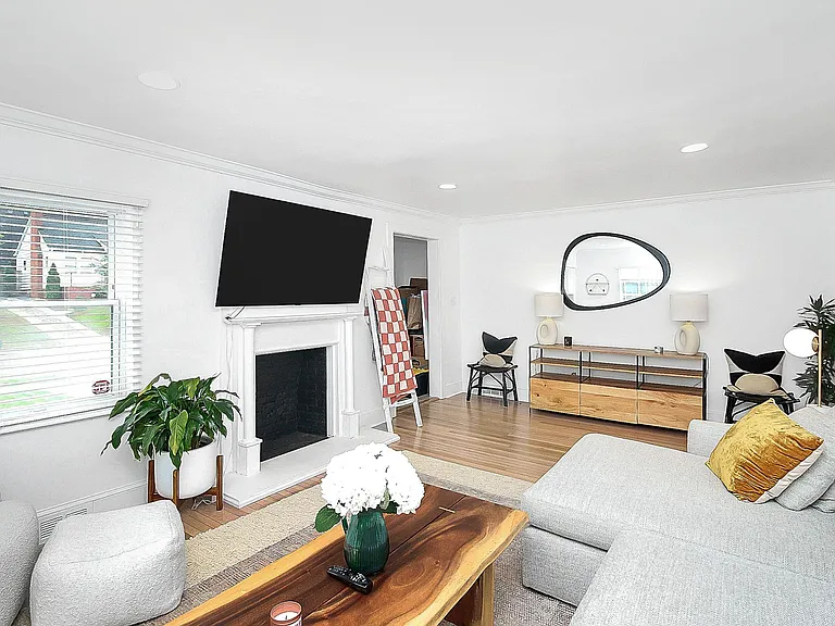1824 Merriman Ave — Photo 5