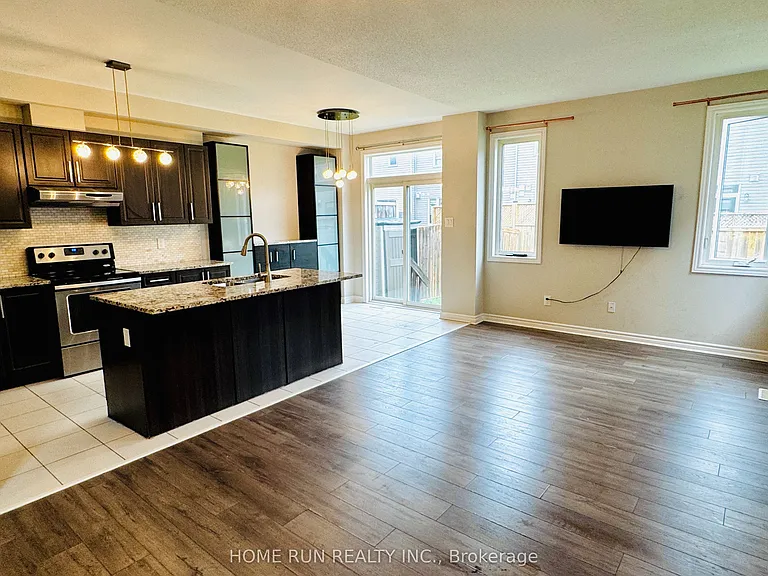 621 Lauraleaf Cres — Photo 4