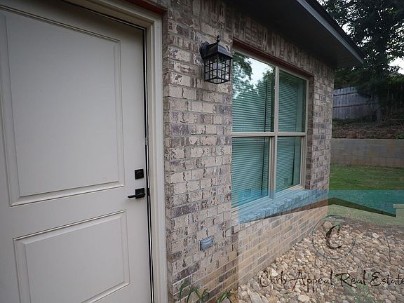 3rd image of 910 E Word Ave #2
