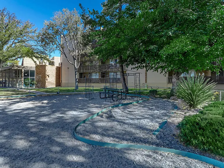 Villa Apartments — Photo 10