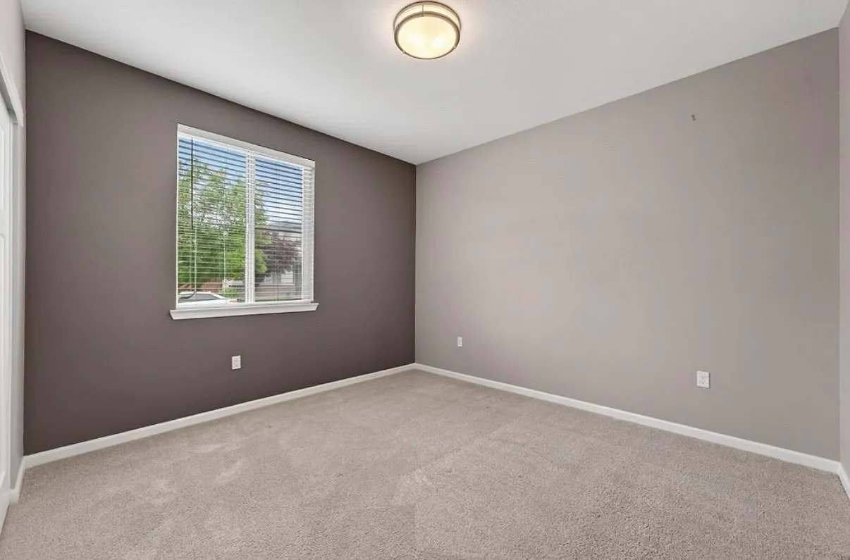 3 bed, 2.5 bath, 2502 sqft, $3,000 — Photo 2