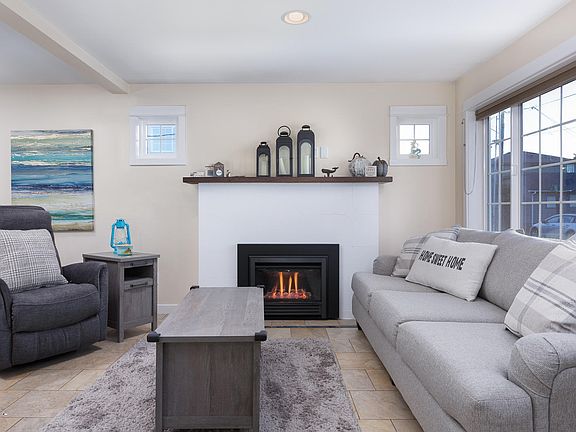 4th image of 3258 SW Beach Ave