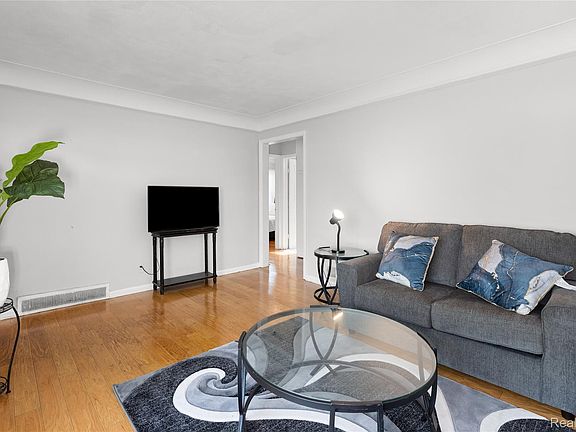 5th image of 3210 Brownell Blvd