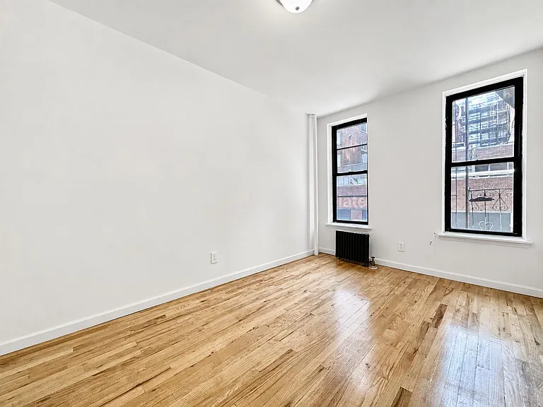 401 E 68th St #2E — Photo 2