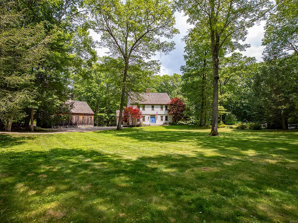 33 Sentry Hill Rd