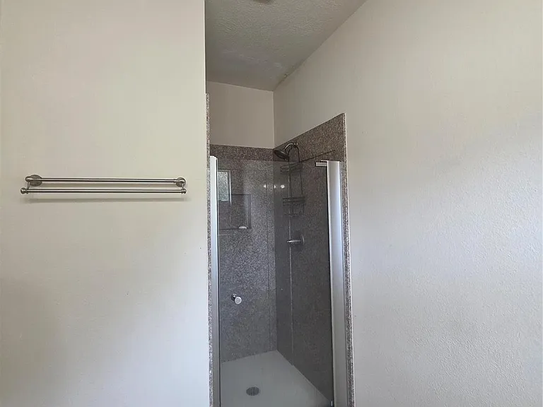 2715 Riverhollow Ln — Photo 37