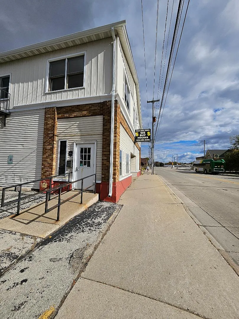1525 University Ave - 11 — Photo 2