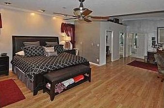 3rd image of 129 W Bayridge Dr