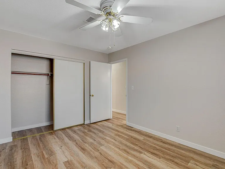 272 Spring Hills Ln — Photo 23