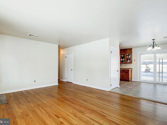 5th image of 720 S Cocalico Rd