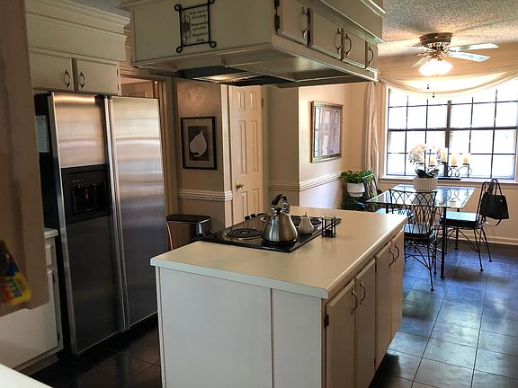 Kitchen with eating area