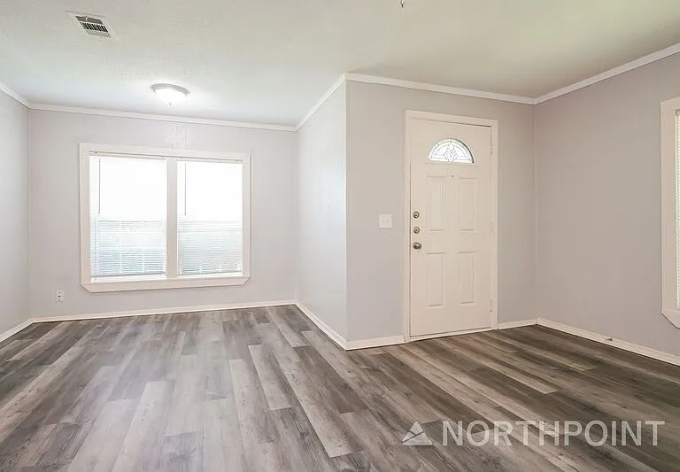 1211 Country Club Rd — Photo 4