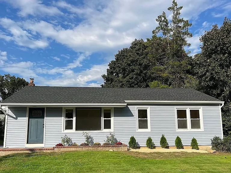 127 N Country Rd — Photo 1