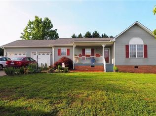 708 Painted Feather Ln NW, Conover, NC 28613