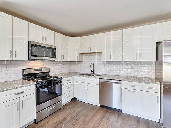 3rd image of 2085 Loveland Dr